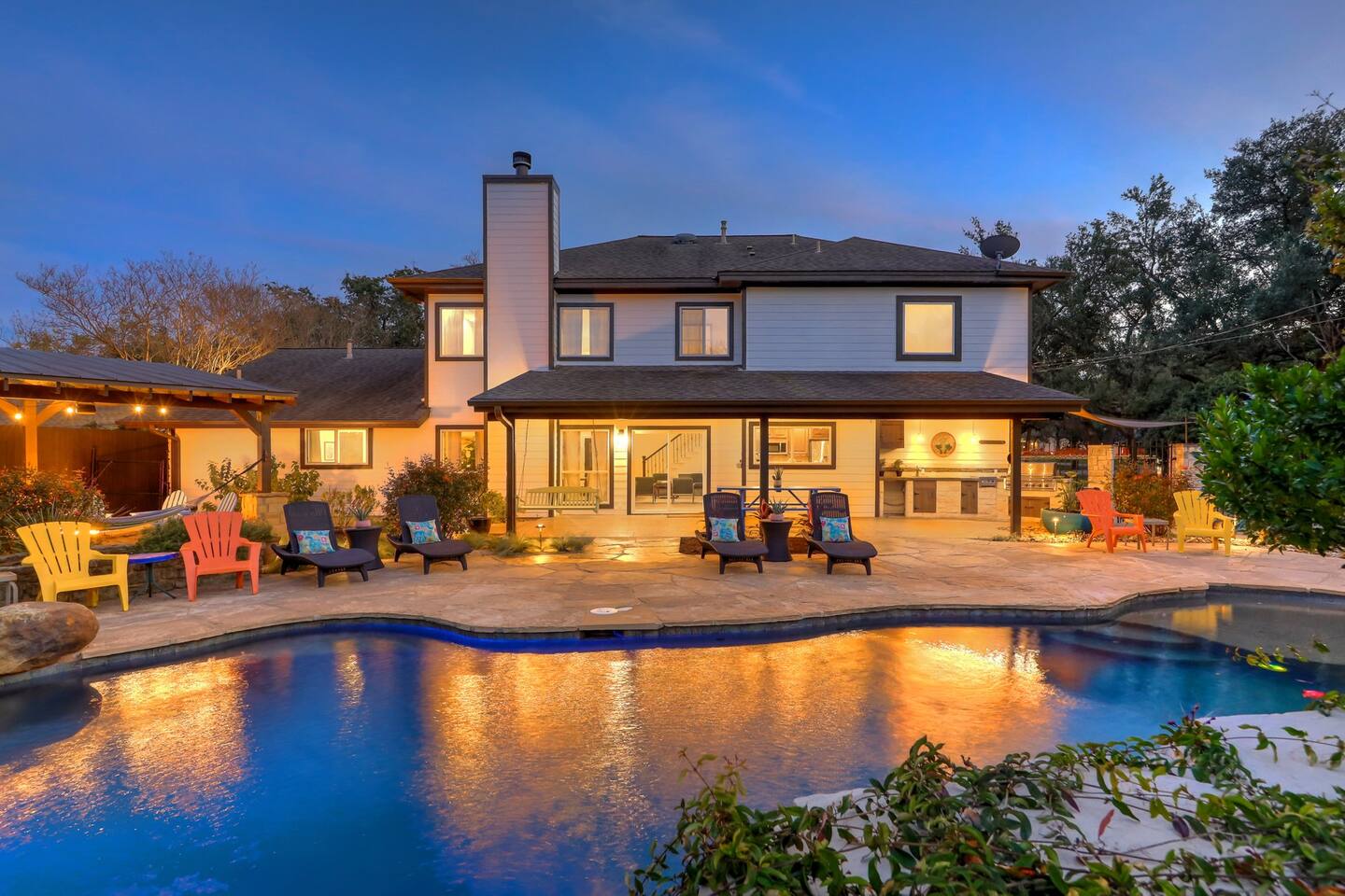 Group Retreat w Private Backyard Oasis Pool/Slide