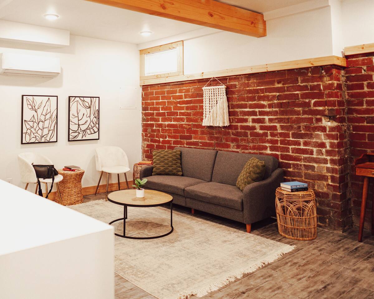 Spacious 1BD Apt in the heart of the Tree Streets