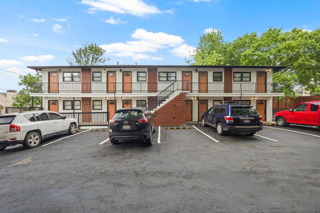 Multiplex Unit with Bathtub | Free Parking
