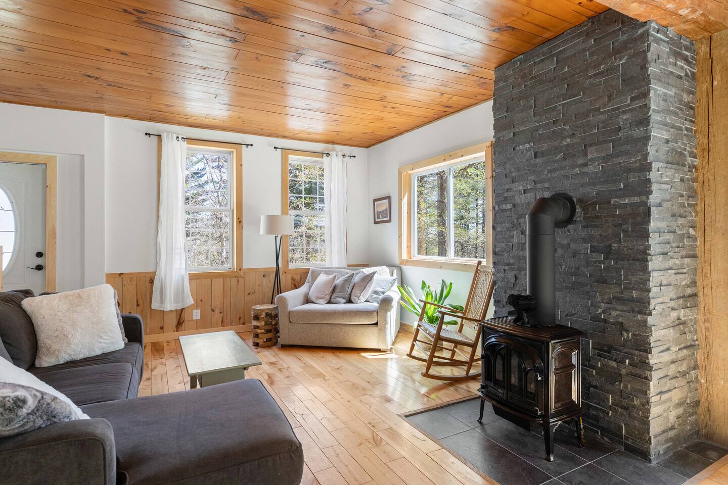 Cheerful Mountain Cottage