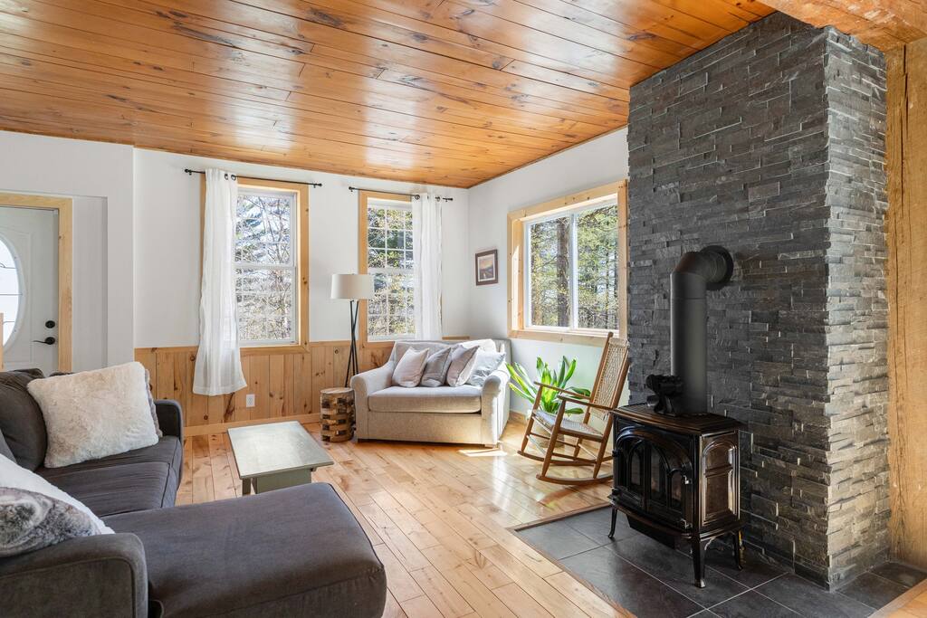 Cheerful 3 Bedroom Mountain Cottage