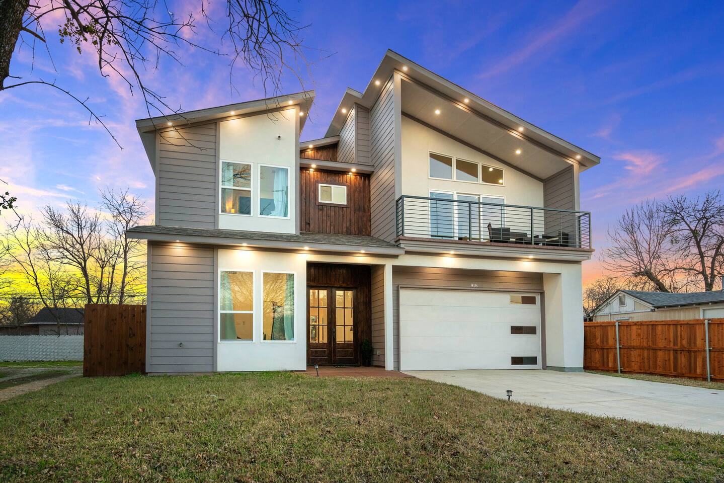 Massive  Home W/ Casino - 5 Minutes from Downtown