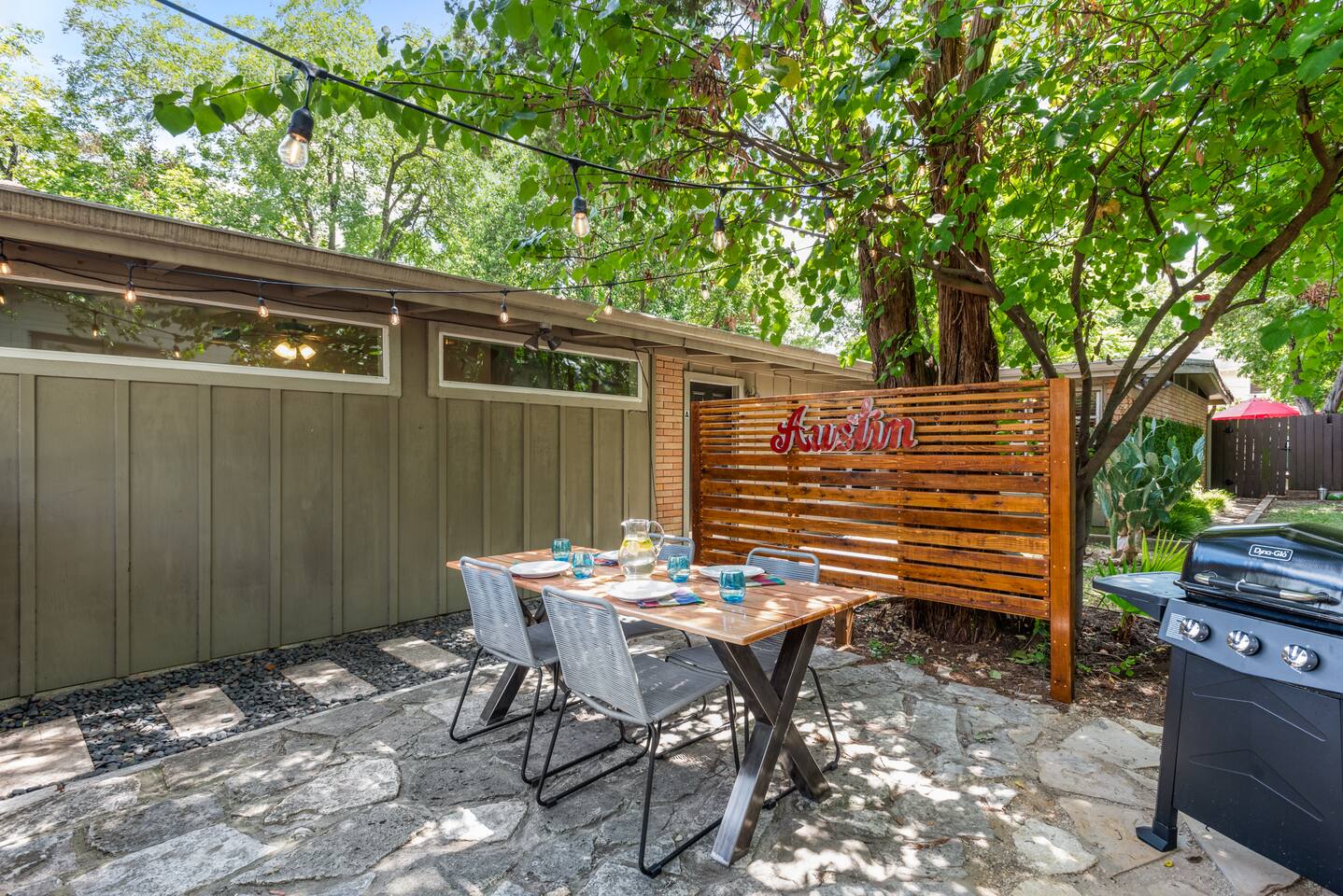 5 bdrms, 10 Mins Downtown, Next to UT,Free parking