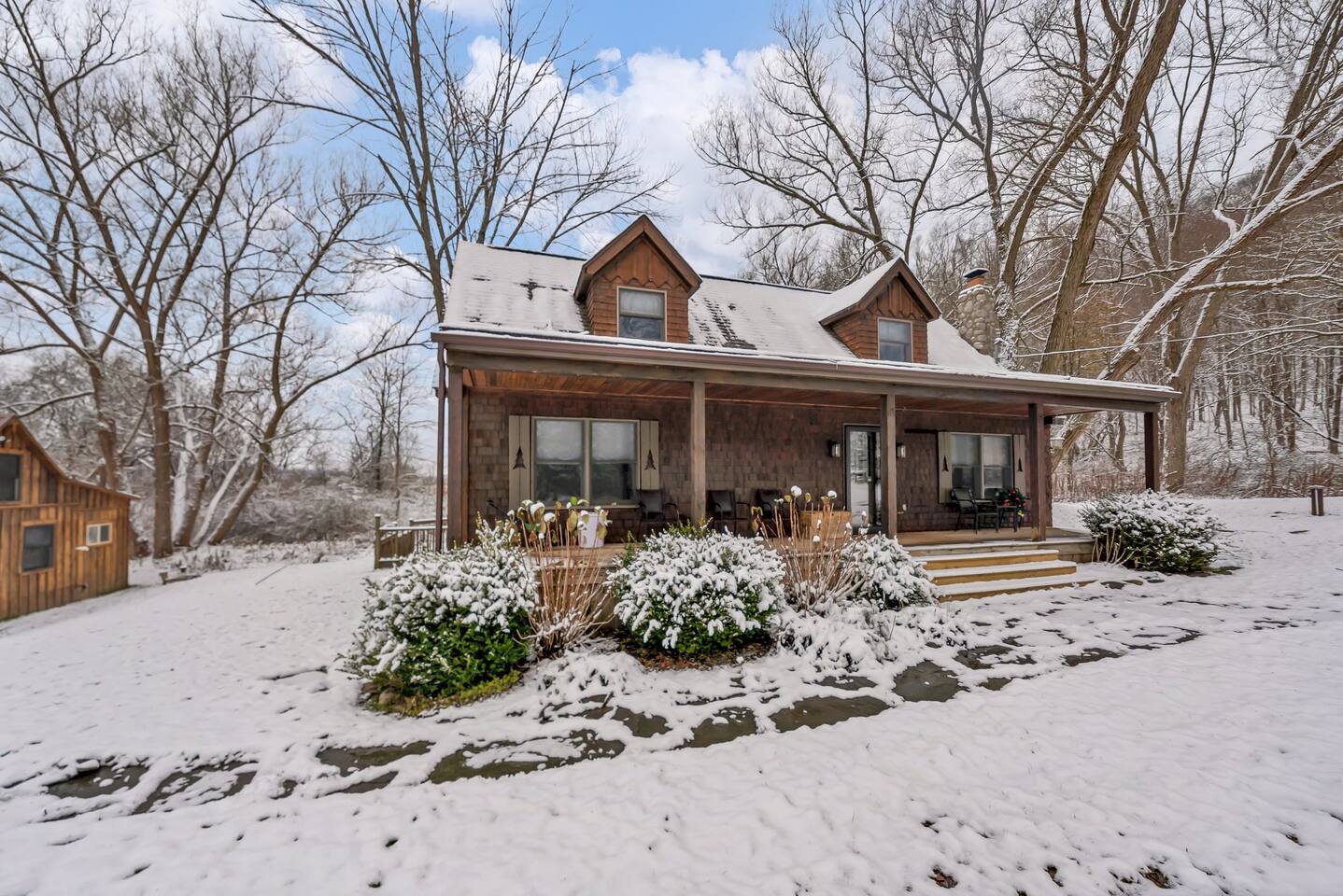 Cabin | 3 Acres | Creek | Dog Friendly | Firepit