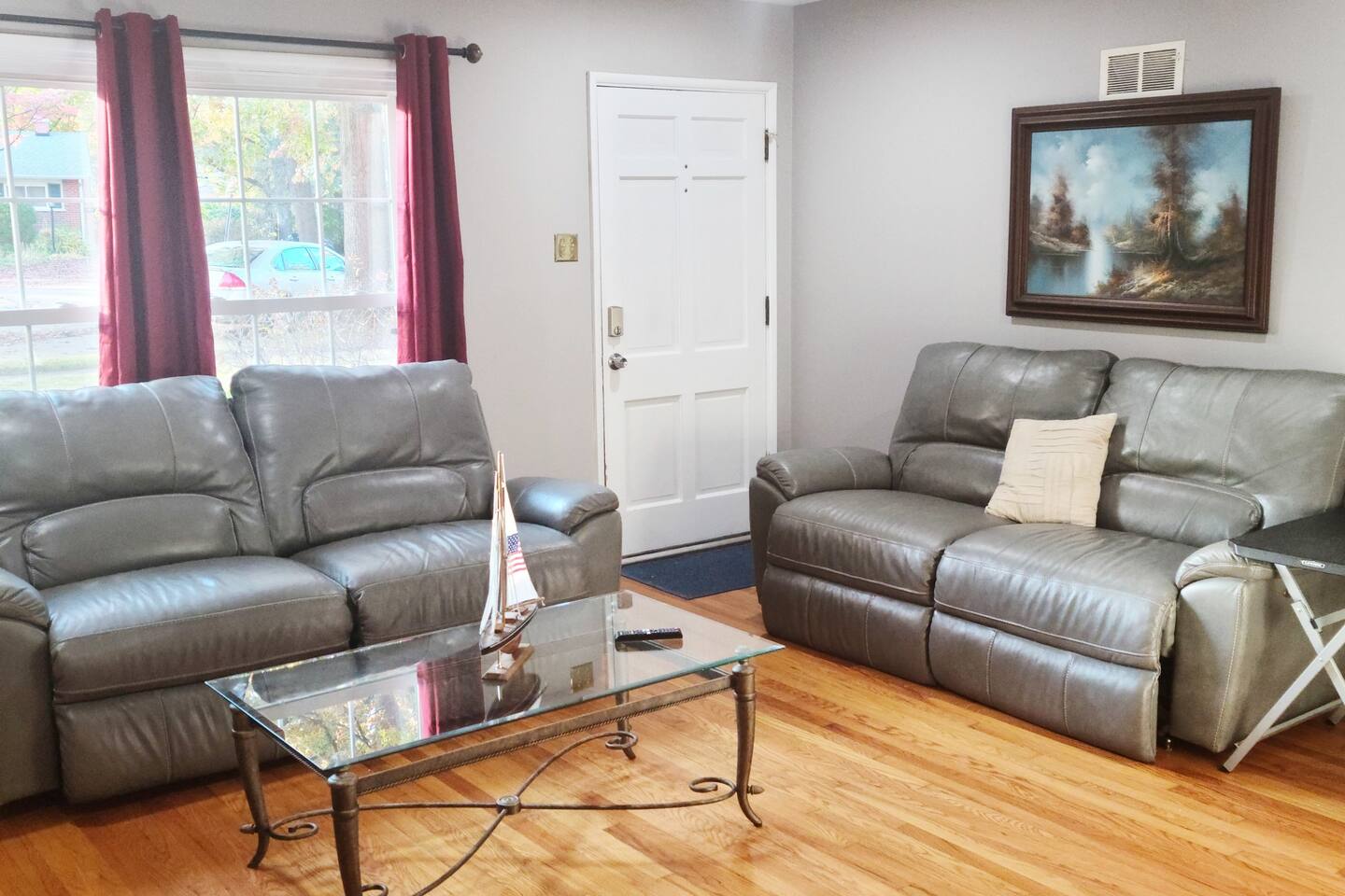 Huntwood - Updated, 4 Bedroom, 2 Bath - Sleeps 12