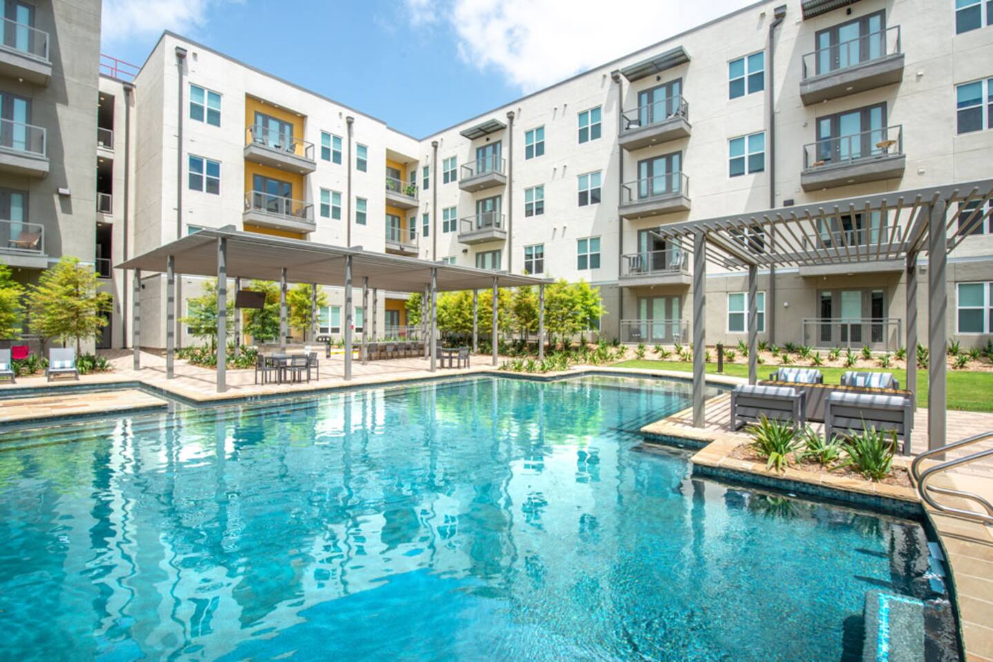 Convenient Stay | Weekly & Monthly Deals