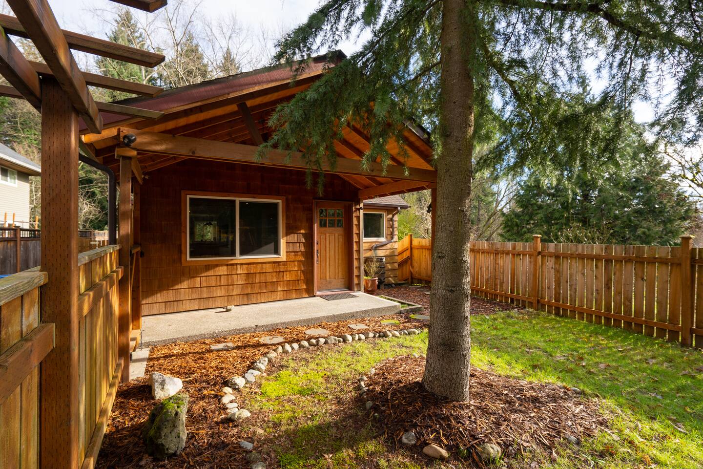 Seattle Charmer - with private patio & green belt!
