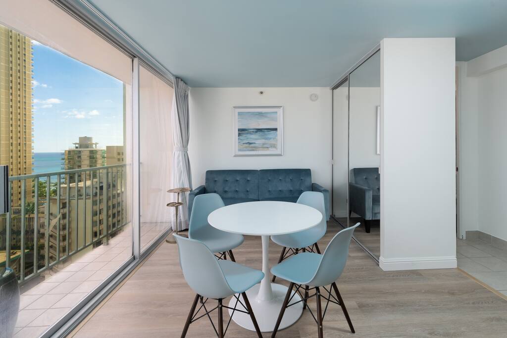 Studio w/ Ocean View - 2 blocks to Waikiki Beach