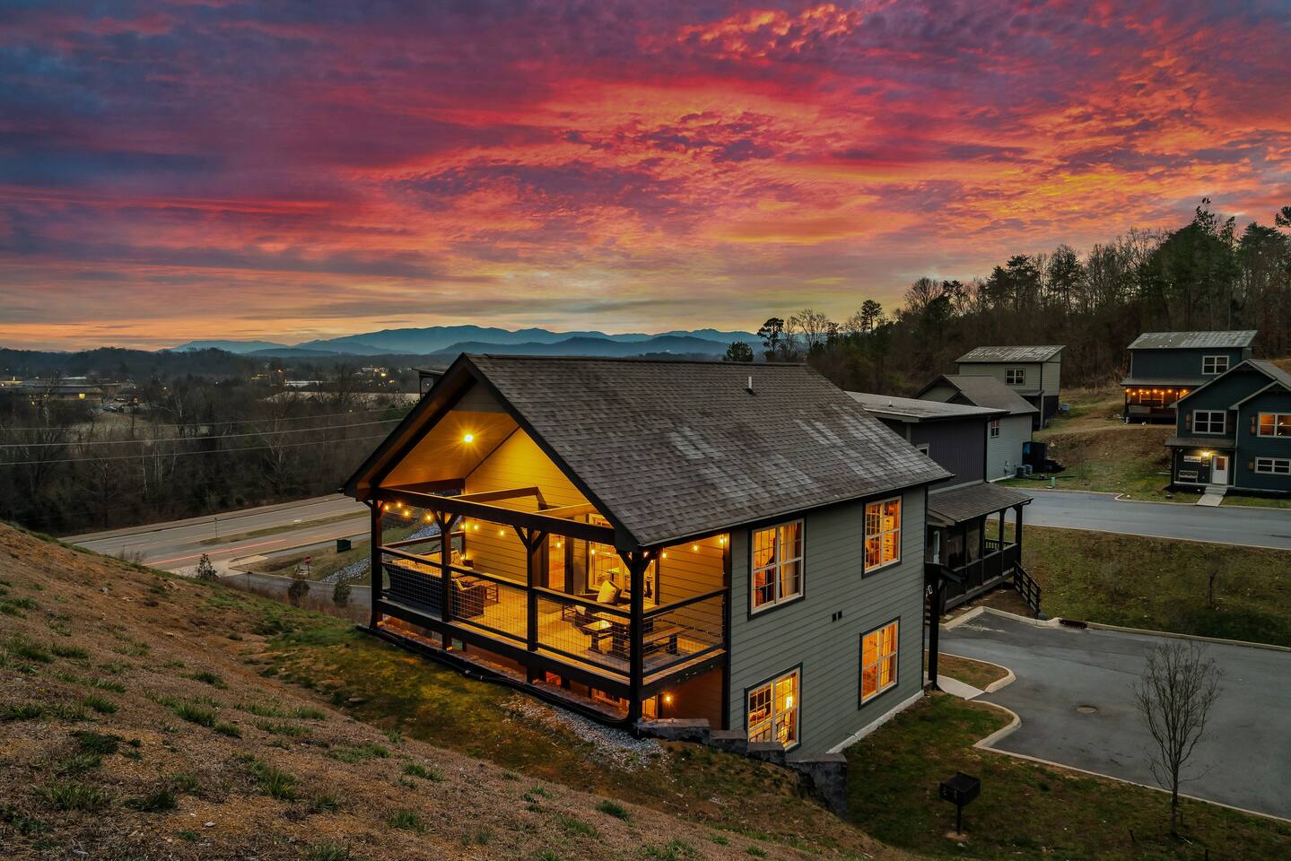 Bunk Room | Minutes to Dwood | Game Room | Hot Tub