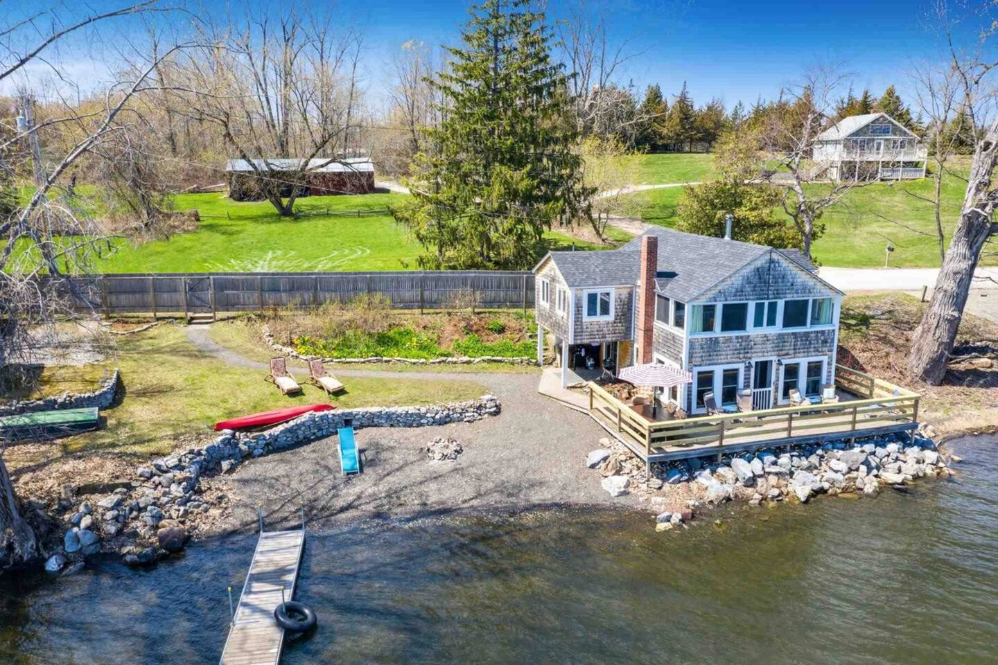 Waters Edge! Right on the Lake.