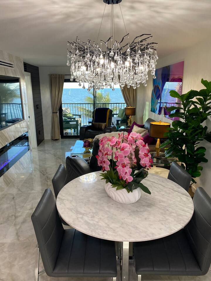 Seaside 302 - Beachfront 2BR/2BA - Solmate on FMB