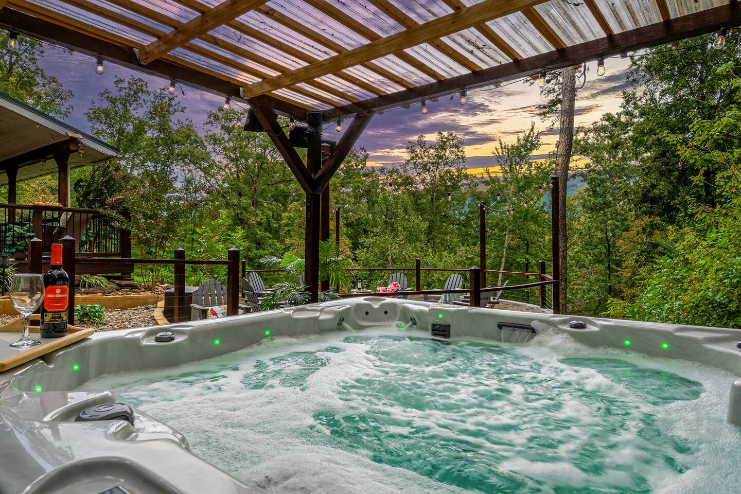 Family Retreat Villa• HotTub• Fire Pit•Fenced Yard