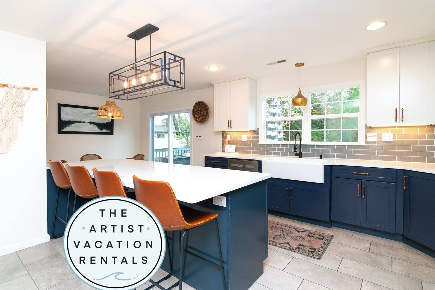 Hot Tub, Fire Pit, Private Back Yard, Relaxing