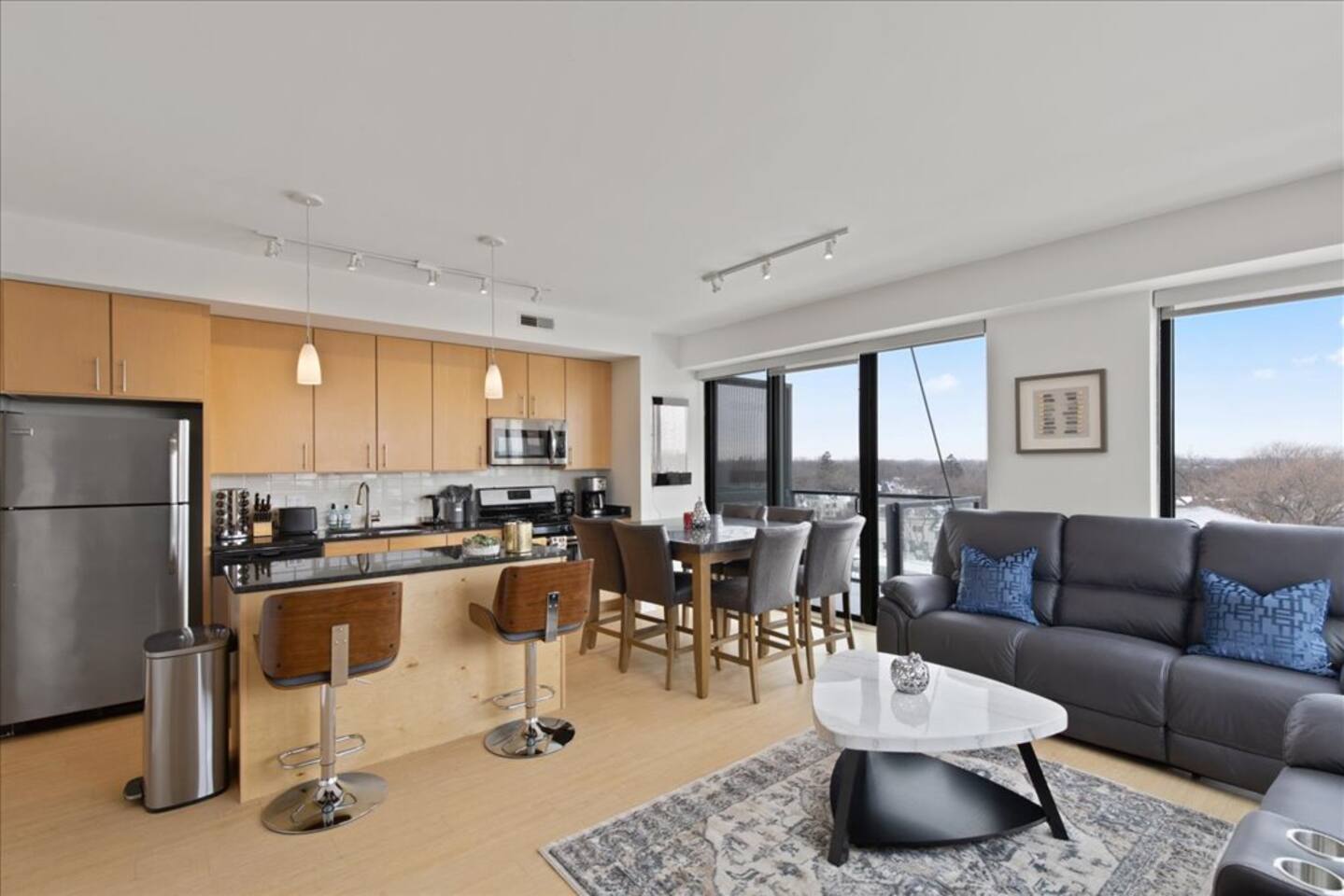 "Unity of Evanston" 3 BDR+2BA ModernLuxe +pool