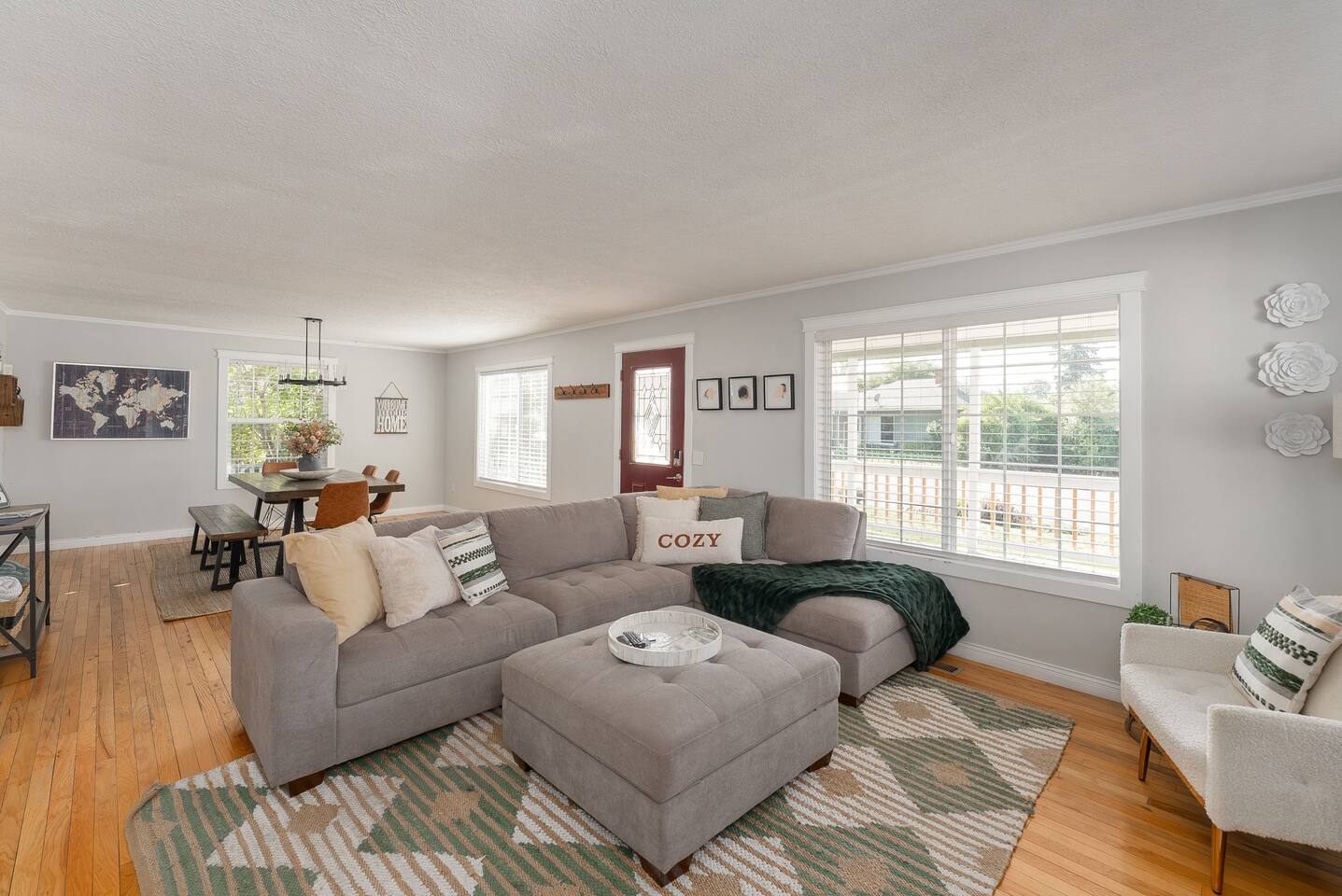 Stylish Escape- Chic & Cozy with relaxing backyard