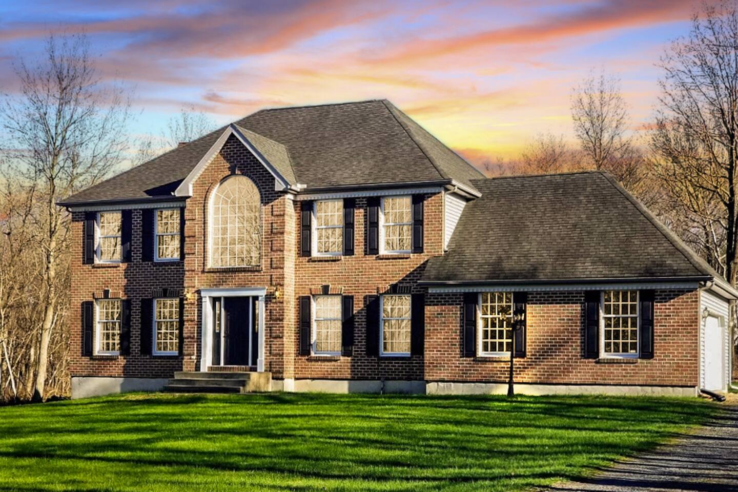 Huge Estate, Theater, Hot Tub