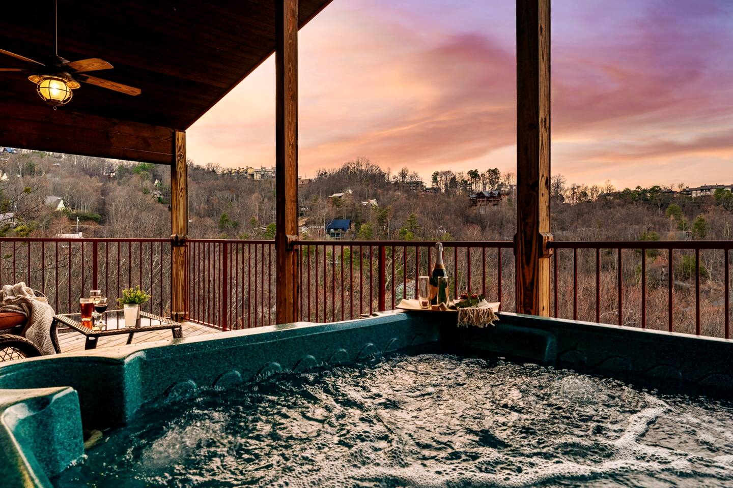 5 mins to Gatlinburg Strip Views PoolTable HotTub