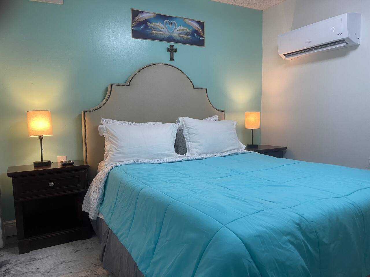 Convenient and Private Downtown 1BR Near Beach