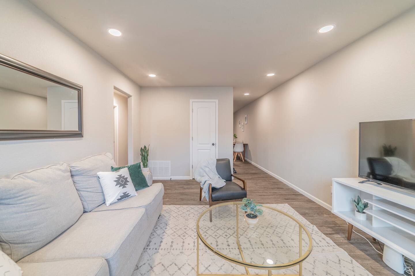 Relaxing Suite Near The Momentary
