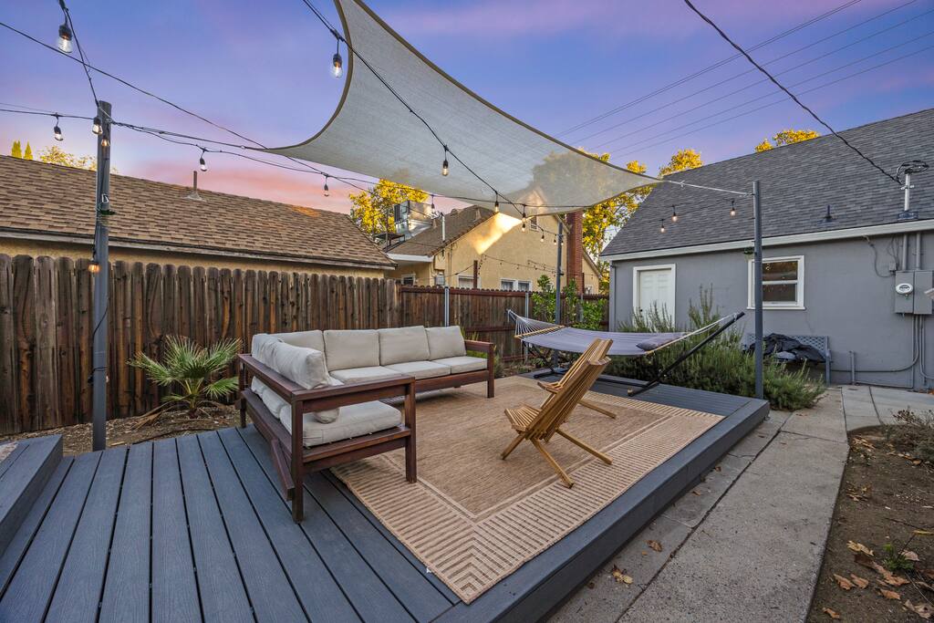2BR House in Tahoe Park (Near Midtown) | Netflix