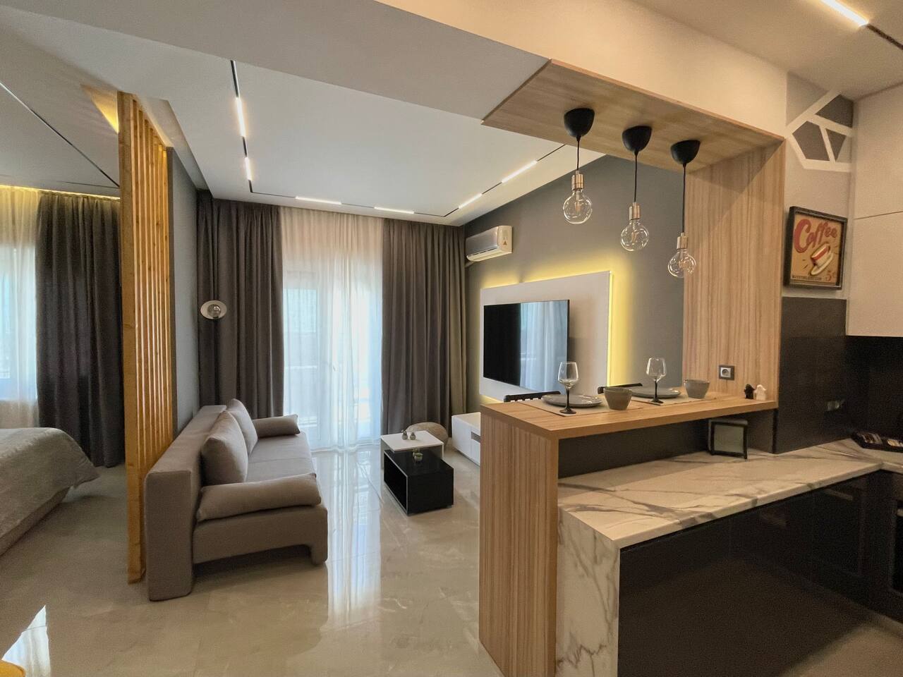 Aether Home - Modern & Luxe Stay with 65 TV by TT