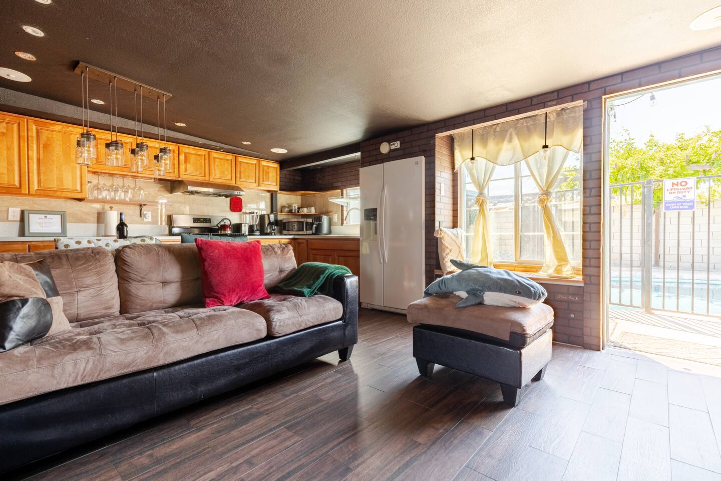 King Bed - Pool Front - 7 min to Disney