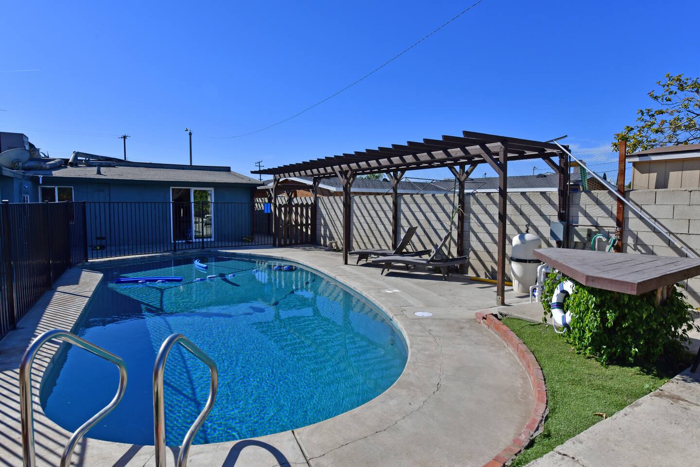 Disney Cottage, King Bed, Jacuzzi, 7 min to Disney