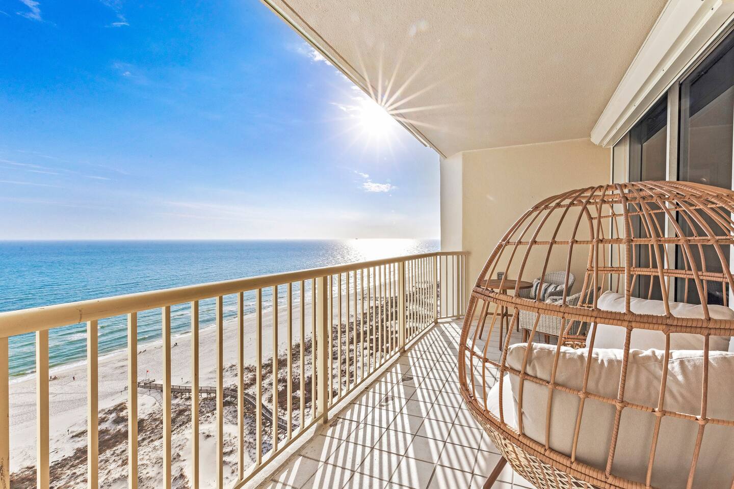 Beachfront Condo - The Beach Club!