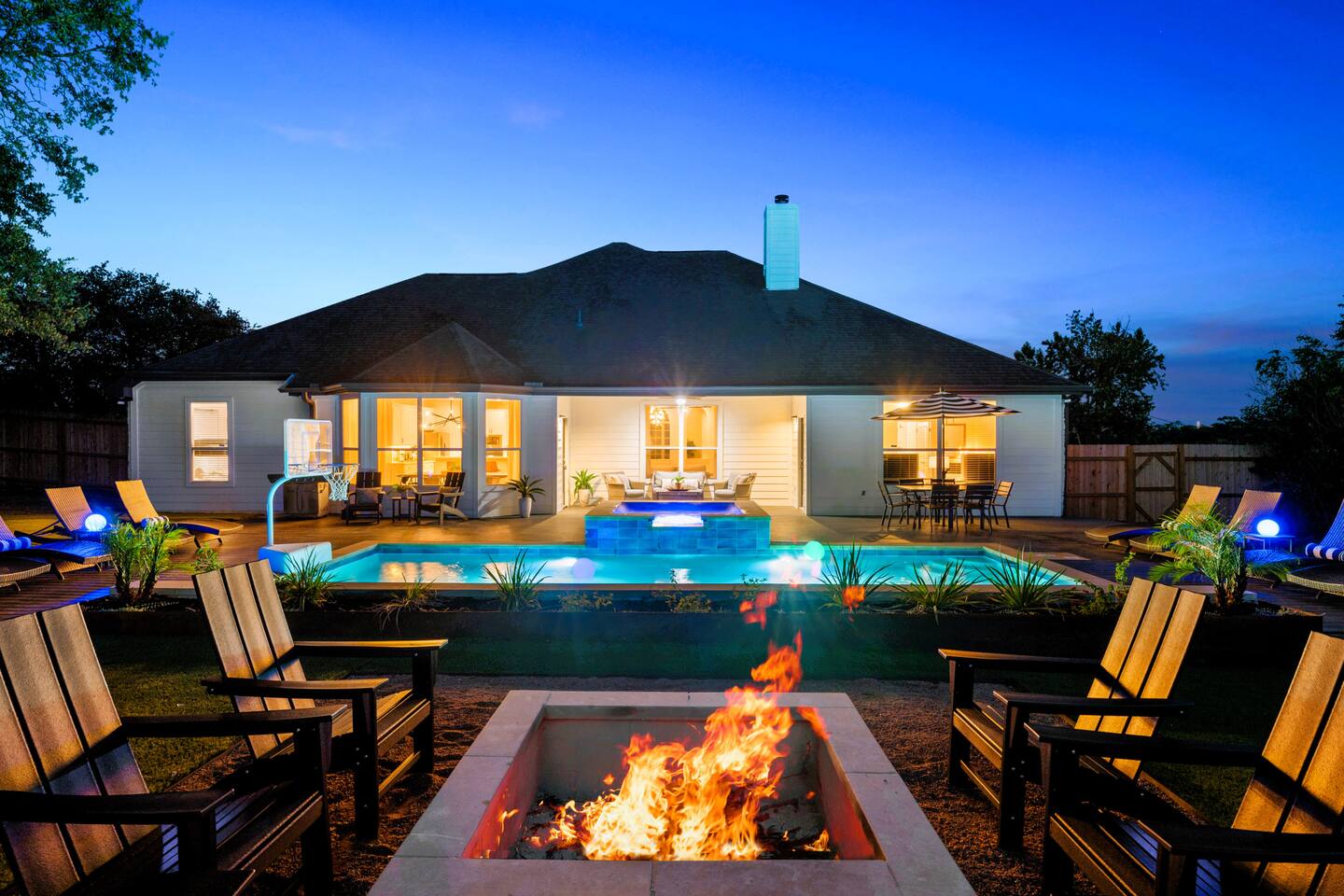 South Austin Backyard Oasis w/ 17 Beds: Pool & Spa