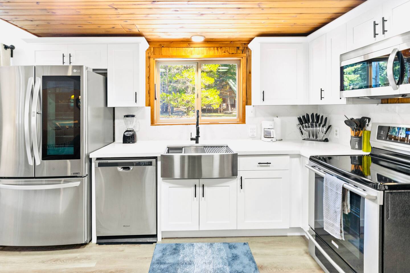 'White Pass Wonder'  Hot Tub, Wifi, Wood Stove