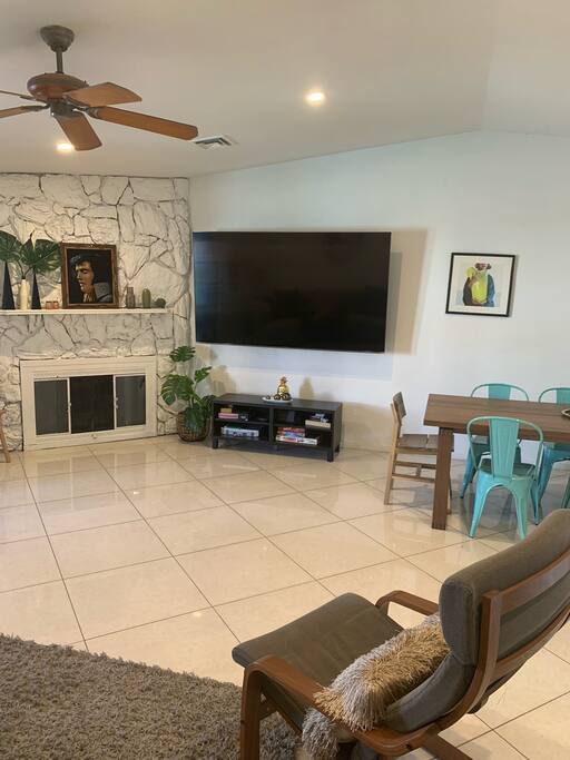 Clean & Spacious w/POOL by STRIP! 1/2 Price Month!