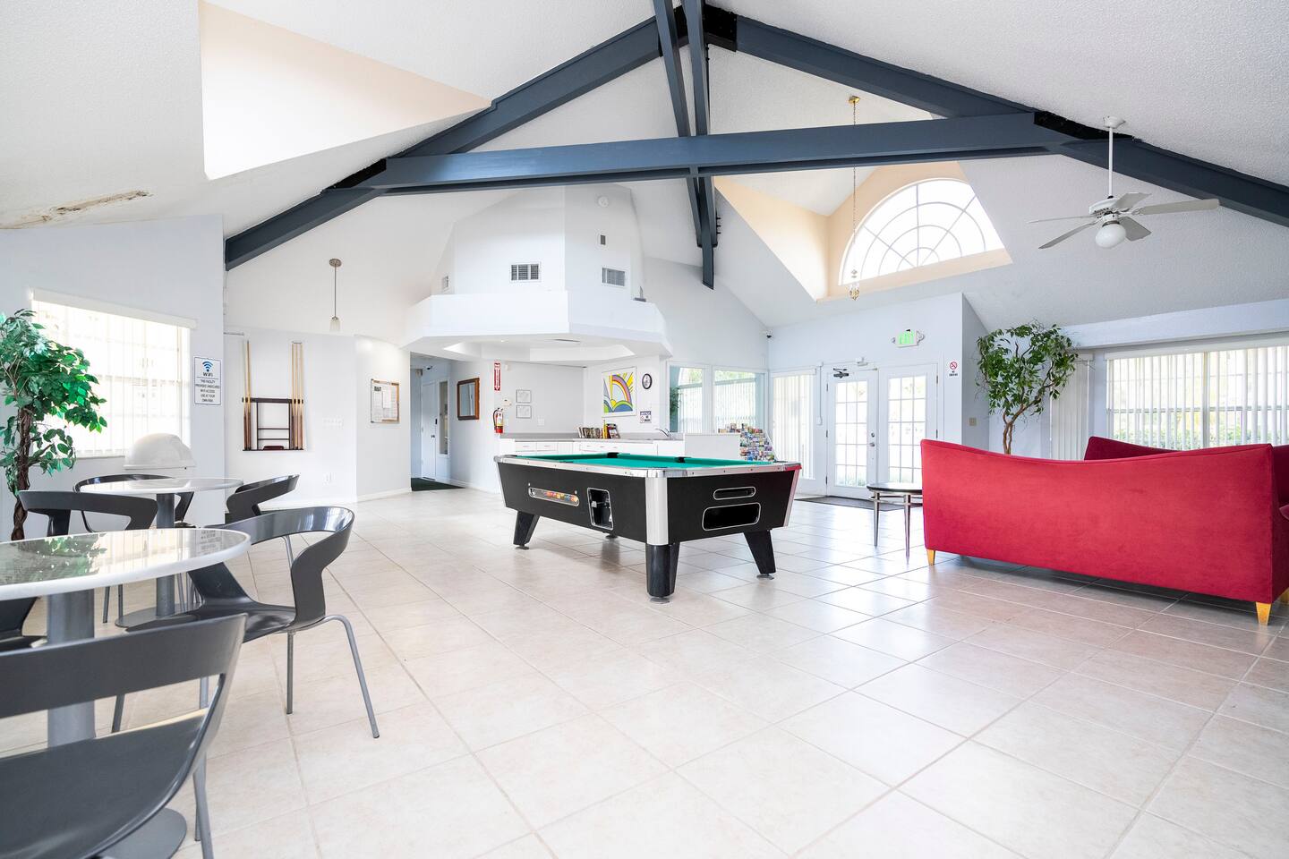 Club house with pool table.
Alejandro who stayed in May 2022 said, "Jessica was a great host. The house was very clean, super nice, has a club house, and our favorite, close to the parks!"