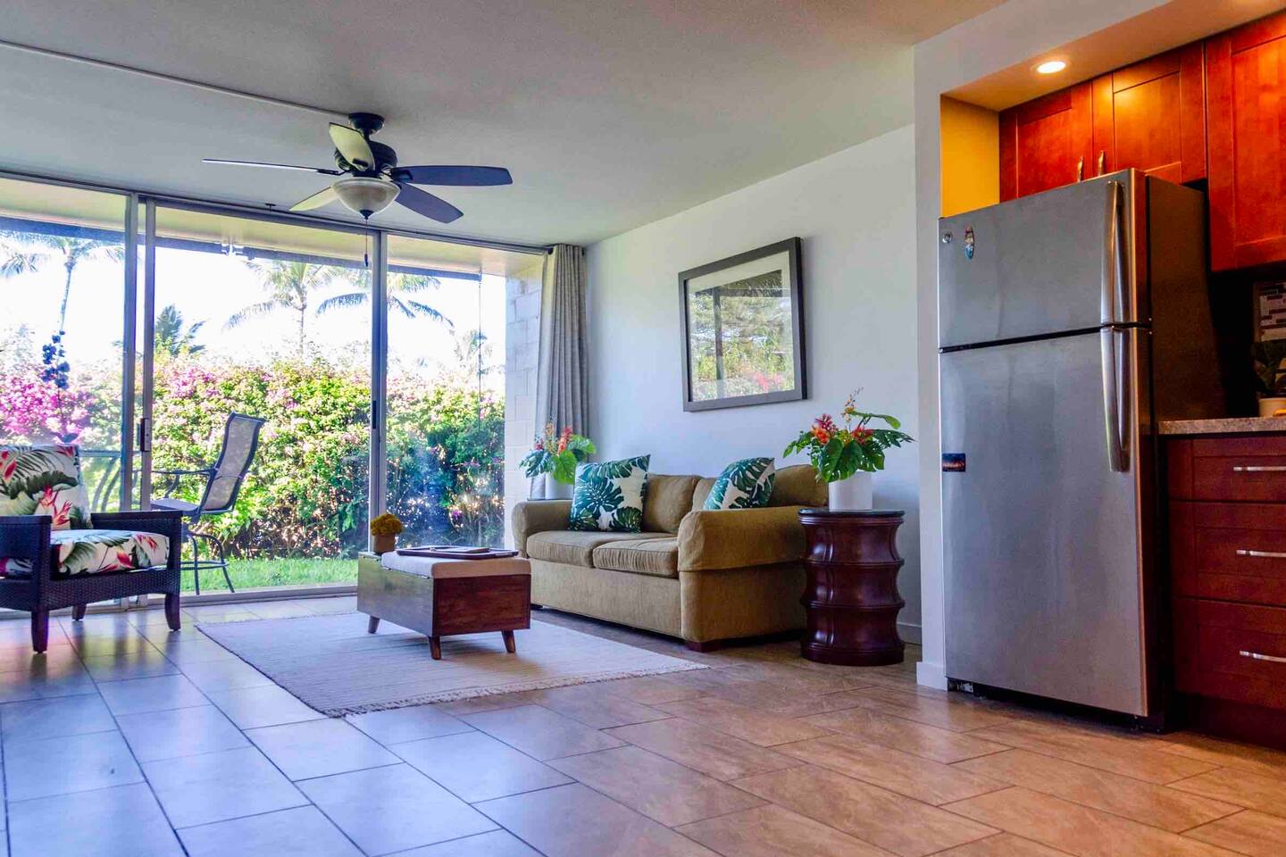 Walk to Napili Bay · 1st Floor · Pool · King Bed