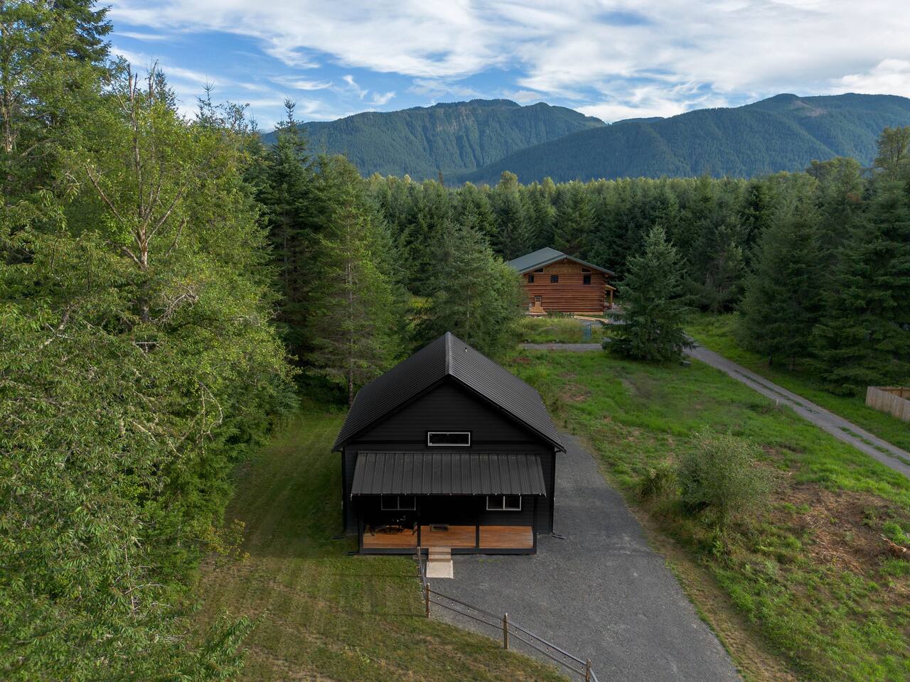 Mt Rainier Retreat| Hot Tub & Mountain View, EV