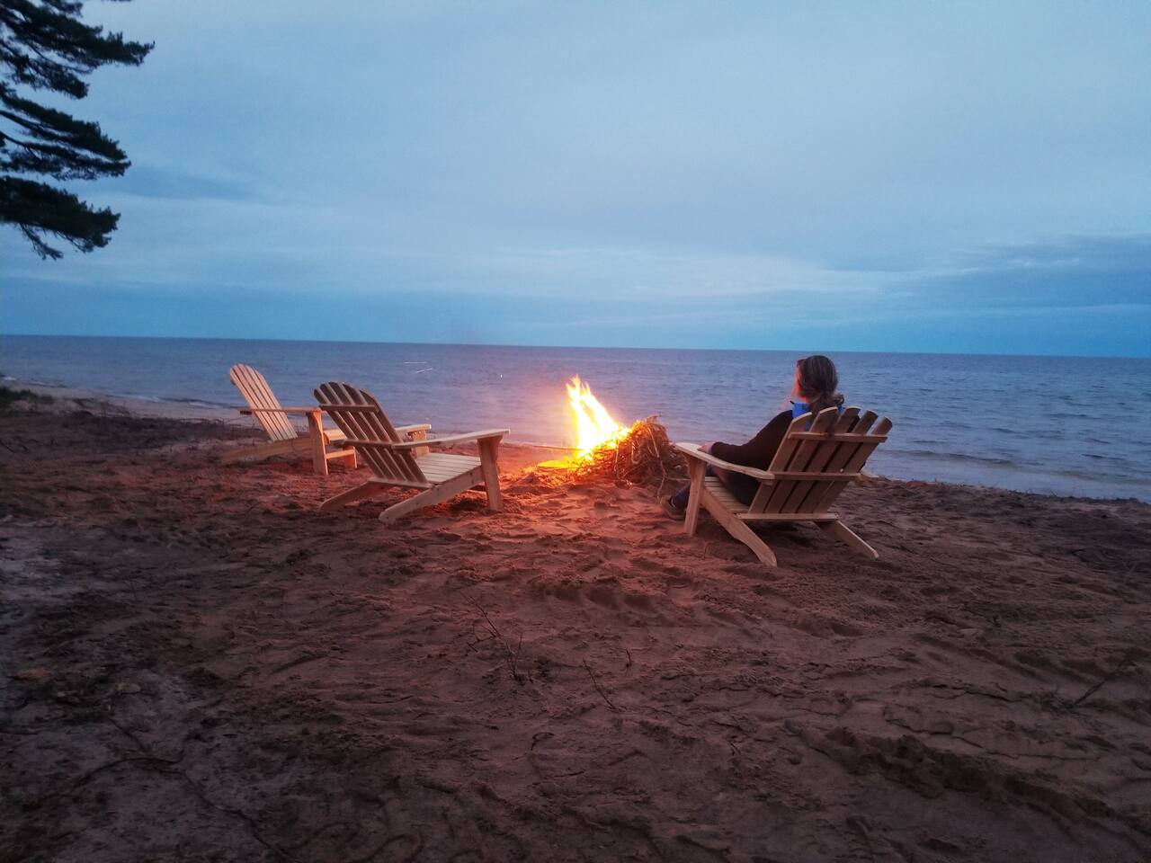 *Little Betsy on Lake Superior with beach, EV chg*