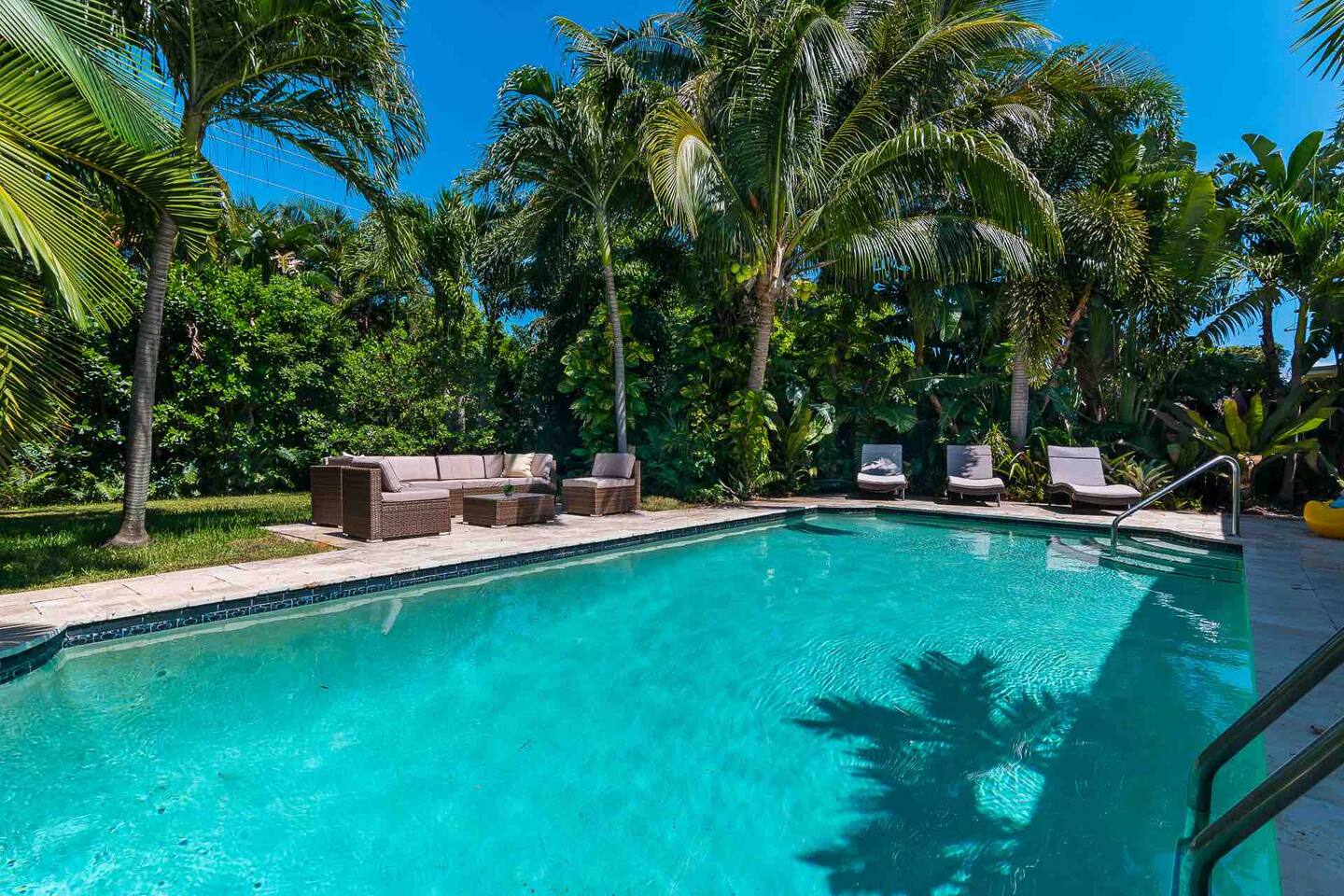 3/2 Heated Salt water Jungle Pool Getaway