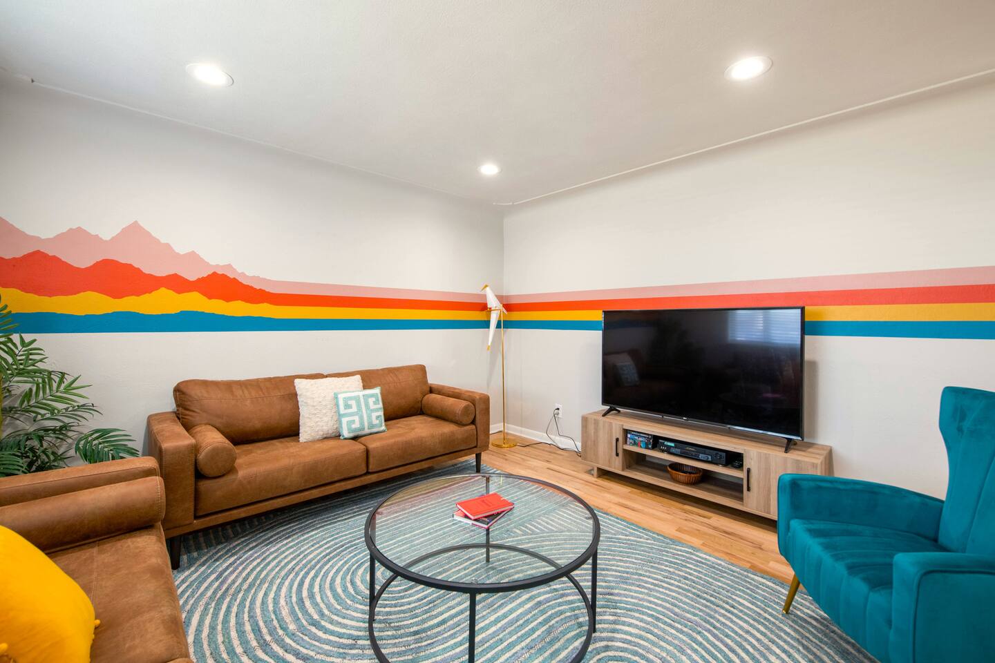 Game Room | Movie Theater | Spacious Retro Modern