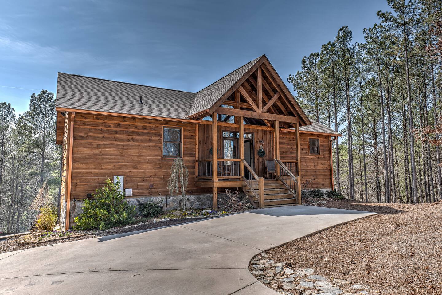 Lux Cabin in Blue Ridge • Downtown! Small Pets OK