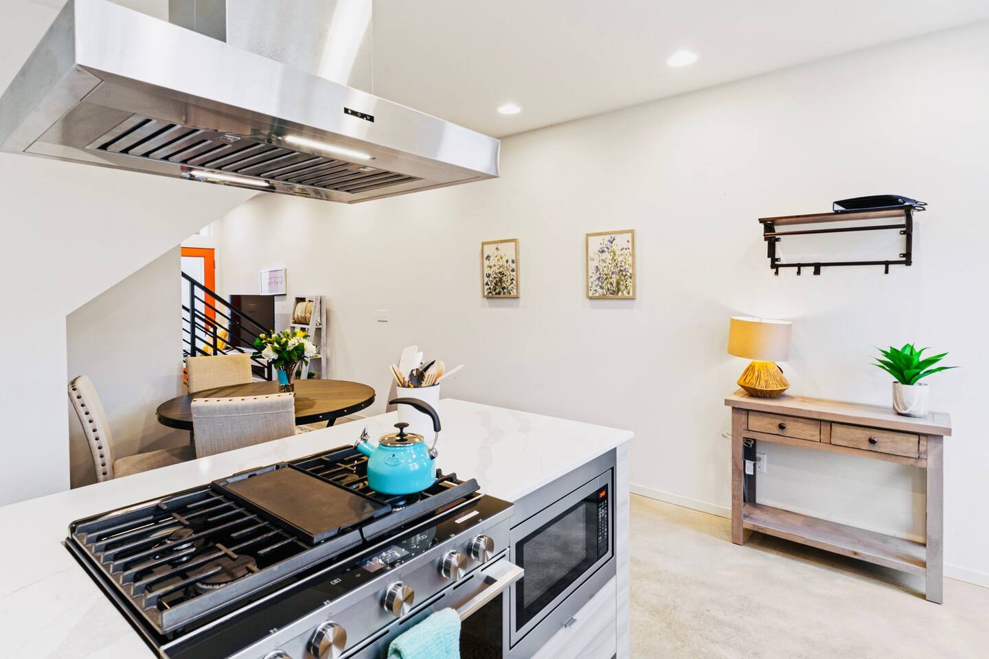 Seattle Beacon - Modern 3BR! Pet Friendly.