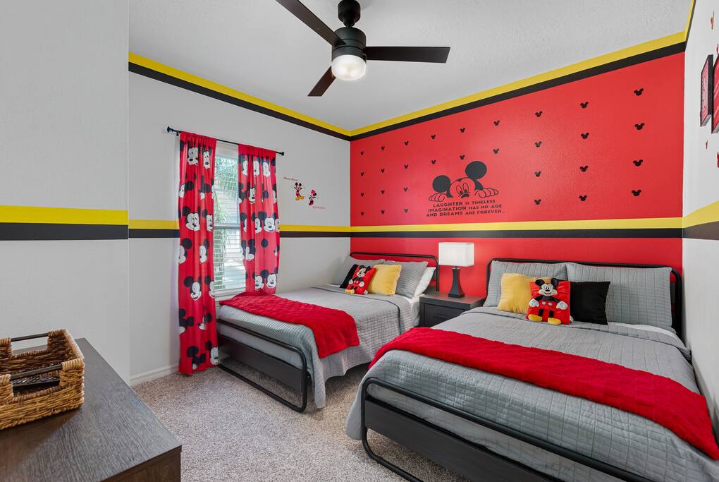 Mickey's Cozy Casa | 3br in Lucaya Village | 15 minutes to Disney | Quick drive to restaurants and shopping