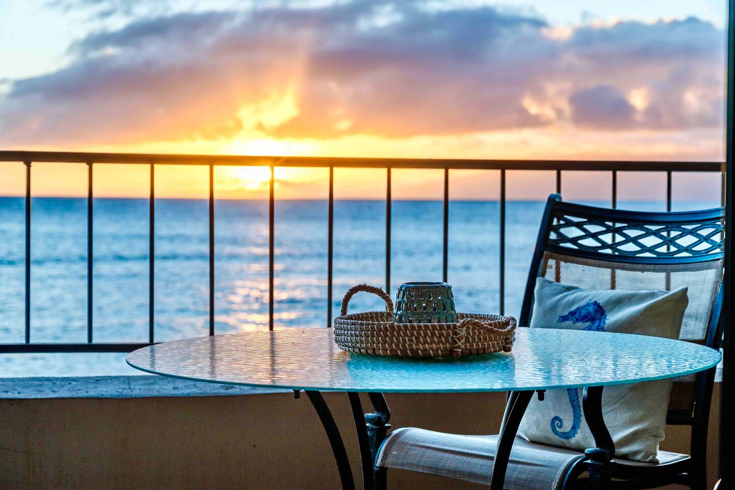 WOW! What a view! Ka’anapali condo w/AC, King Bed!