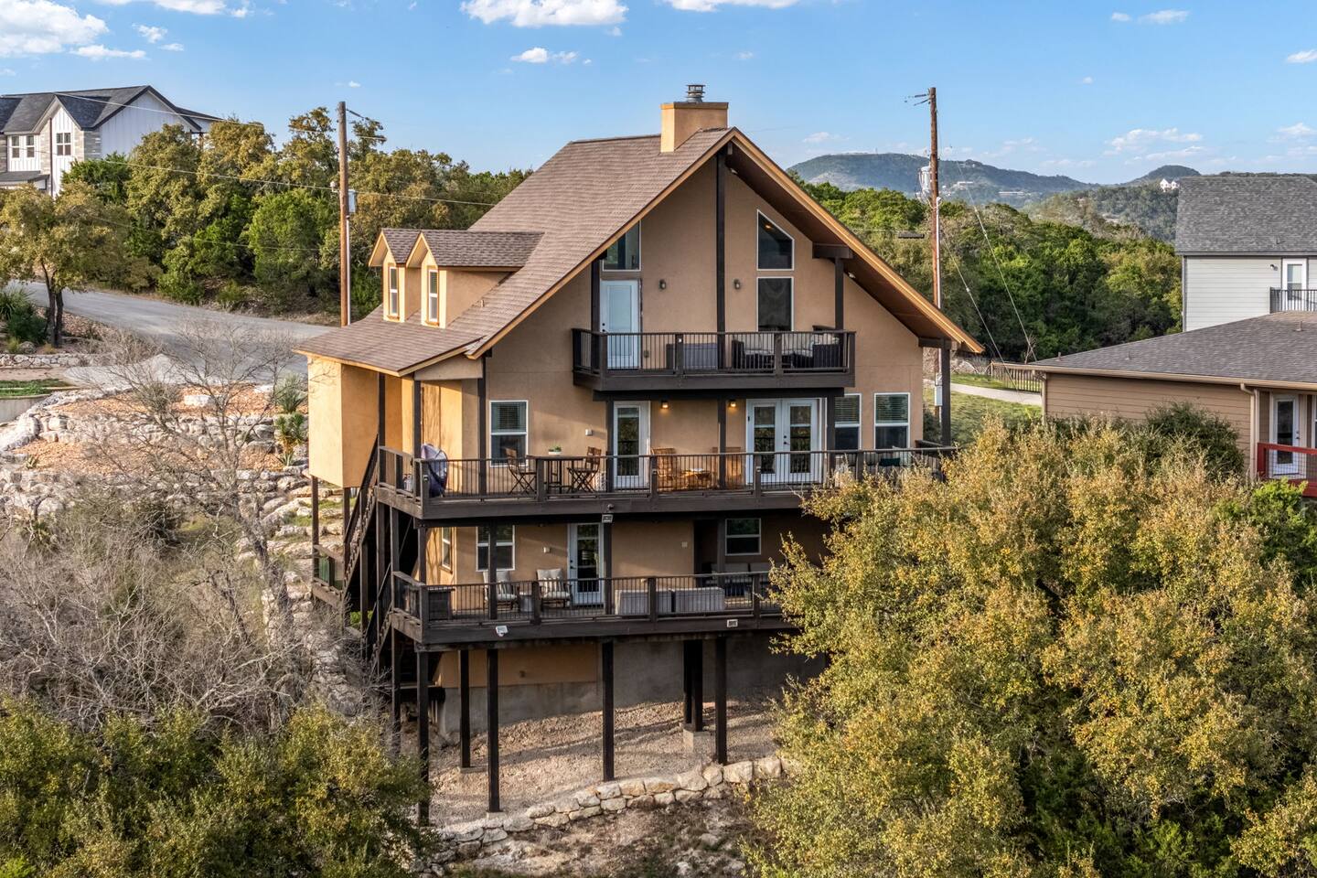 Hilltop Paradise! Valley View! King & Queen beds!