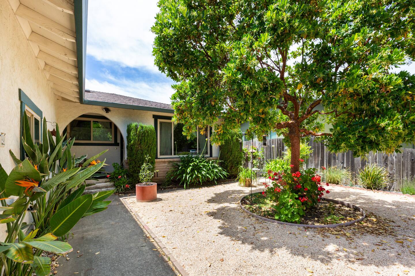 Serene Sonoma Home, Walk/bike downtown in minutes