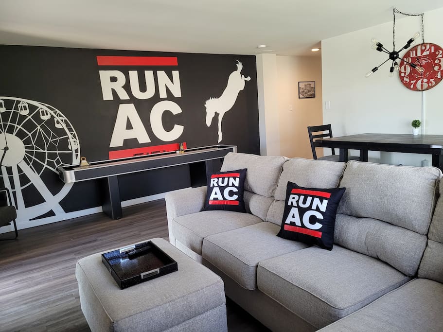Run-AC Villa- Block from Ocean Casino and Waterpark!