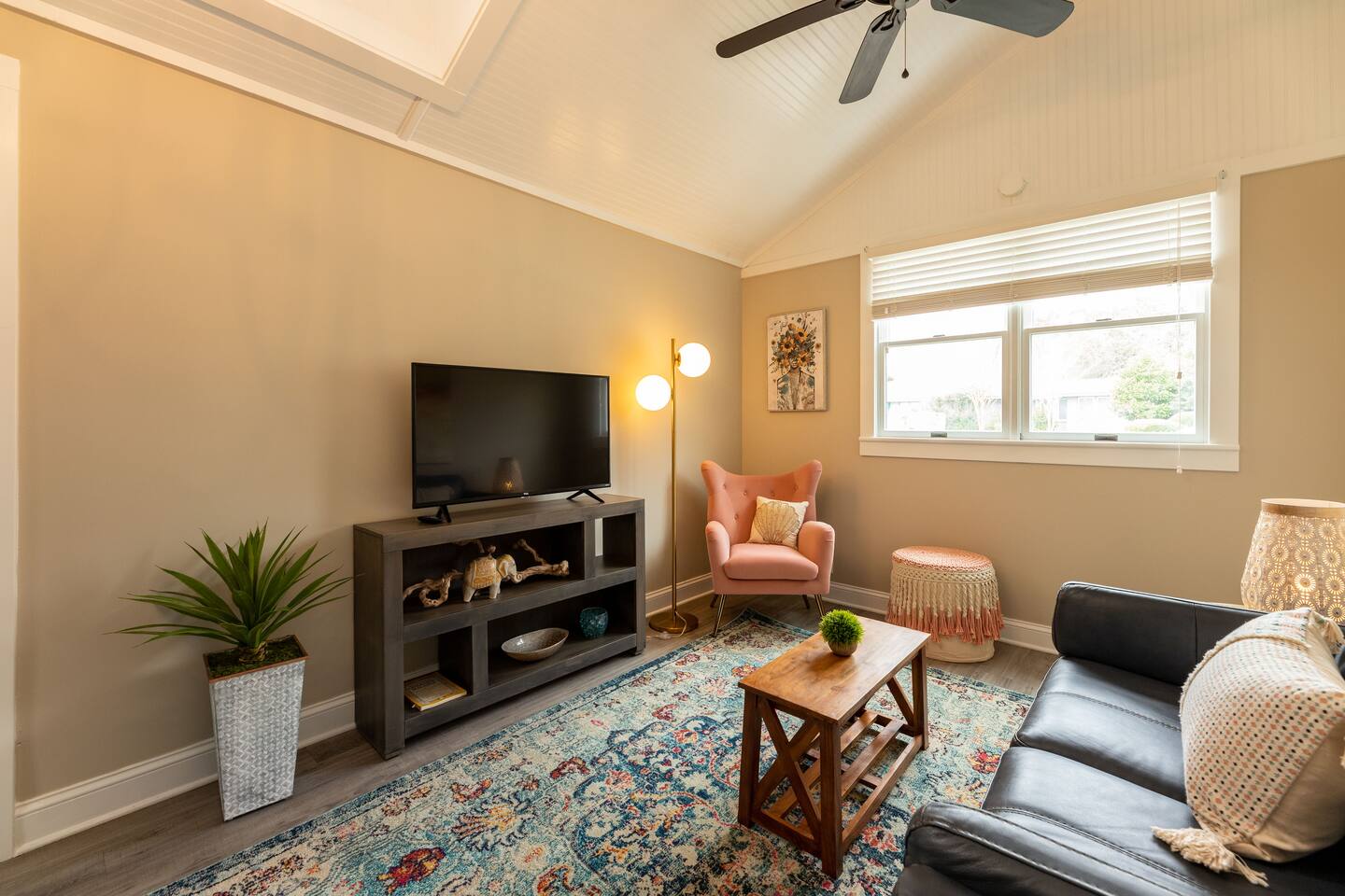 Virginia Dare Cottage | Walk to Manteo Waterfront