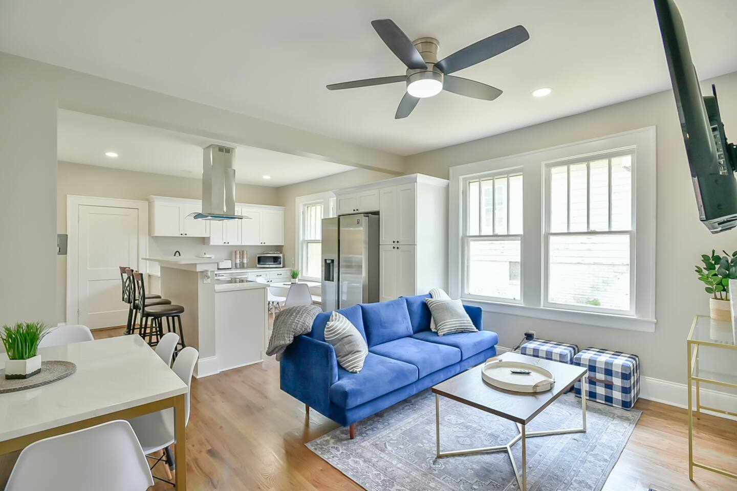 Comfortable 6 Bdrm~Fenced Backyard~Near Downtown!