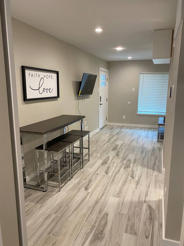 Comfy Condo near SMU, Uptown & popular Greenville