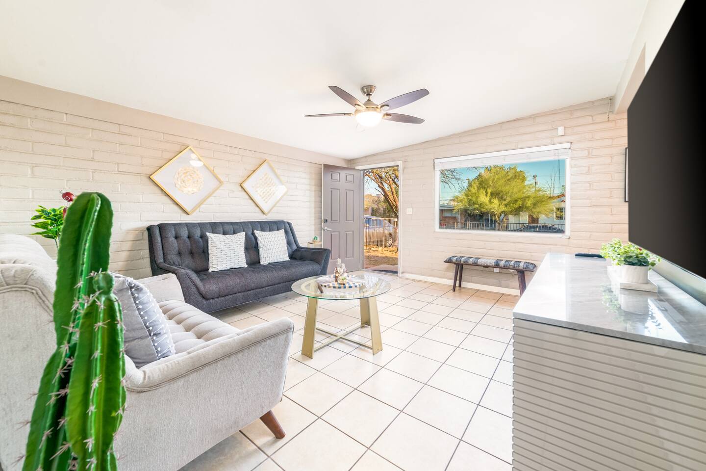 Charming 4BR Oasis: Private Backyard!