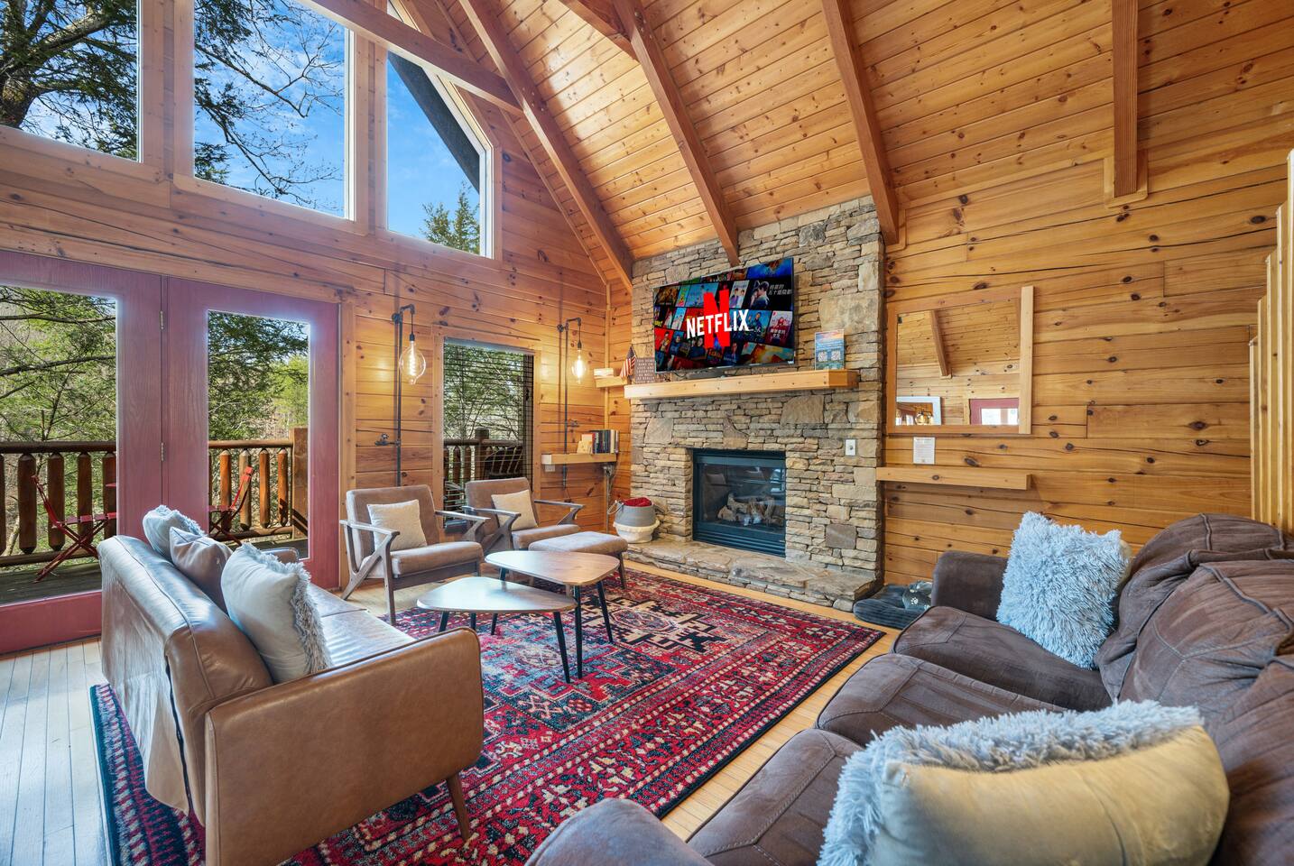 2Mi to PF Parkway! Game room, Hot Tub, Resort Pool