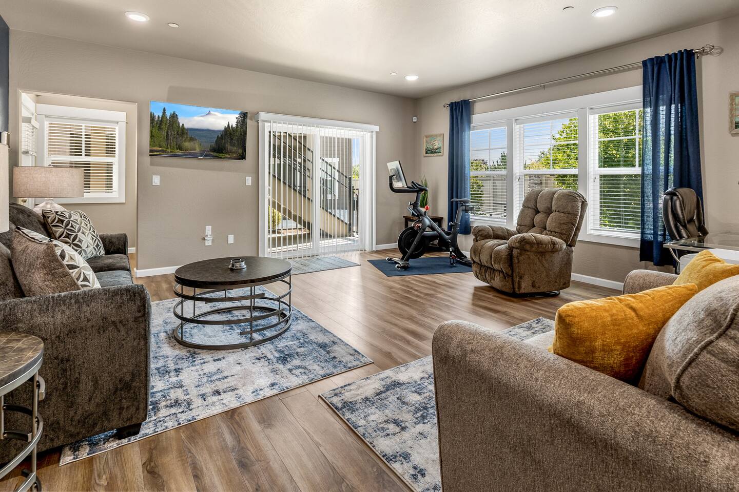 Lighthouse-Themed, Fastest WiFi, 2 King Beds Home